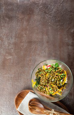 Kabak tohumlu salata, diyet salatası, taze sebze salatası.