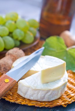 Camembert ve üzüm