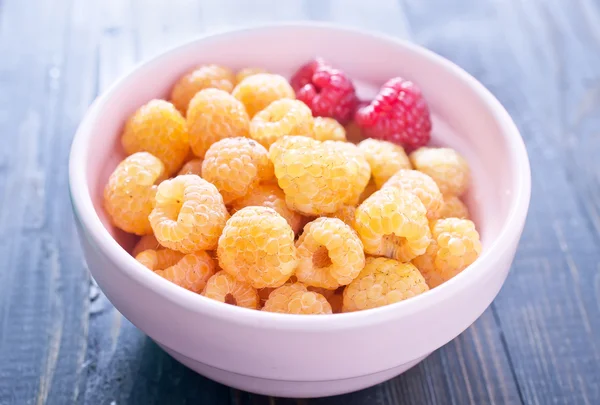 Yellow raspberry — Stock Photo, Image