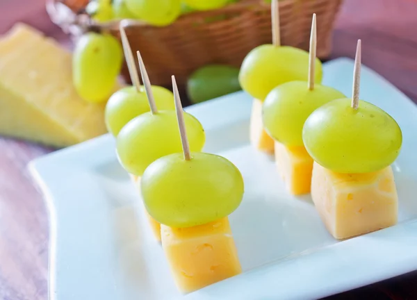 Canapé com queijo — Fotografia de Stock