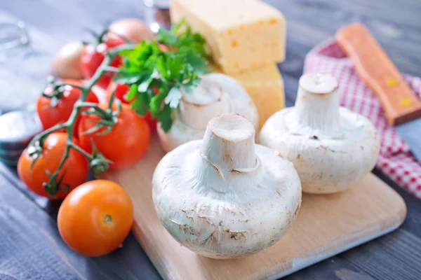 Mantar ve peynir ile domates — Stok fotoğraf