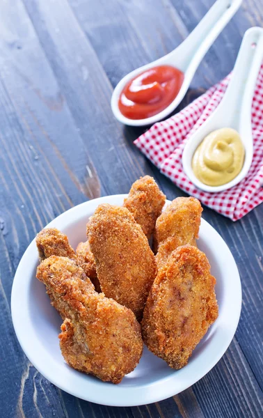 Gebratene Chicken Wings mit Sauce — Stockfoto