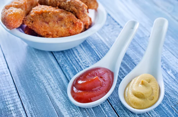Sauce and chicken wings — Stock Photo, Image