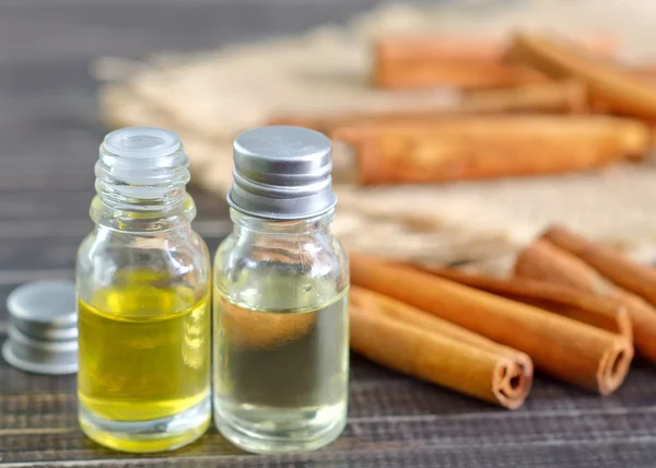 Cinnamon oil — Stock Photo, Image