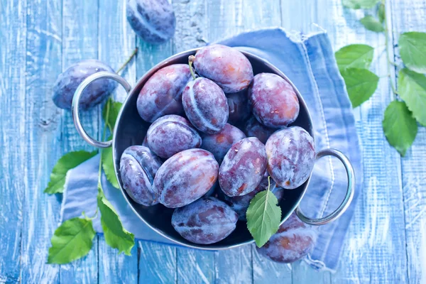 Fresh plums — Stock Photo, Image