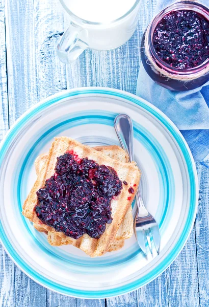 Colazione con croissant — Foto Stock