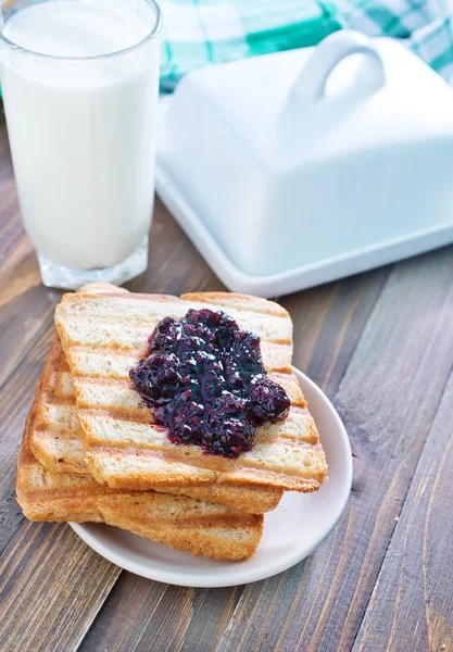 Tost ile Kahvaltı — Stok fotoğraf