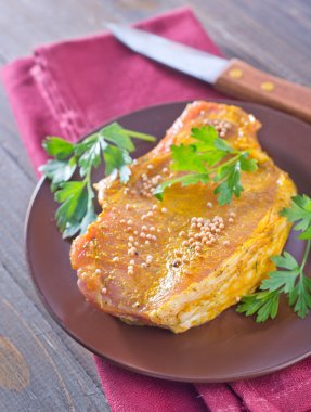 Çiğ et Marine sosu ile