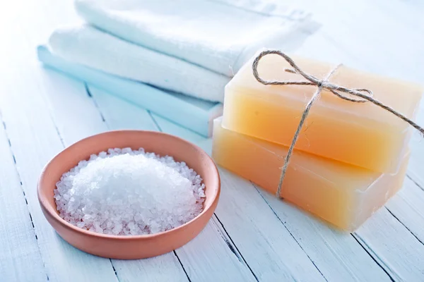 Mořská sůl a mýdla — Stock fotografie