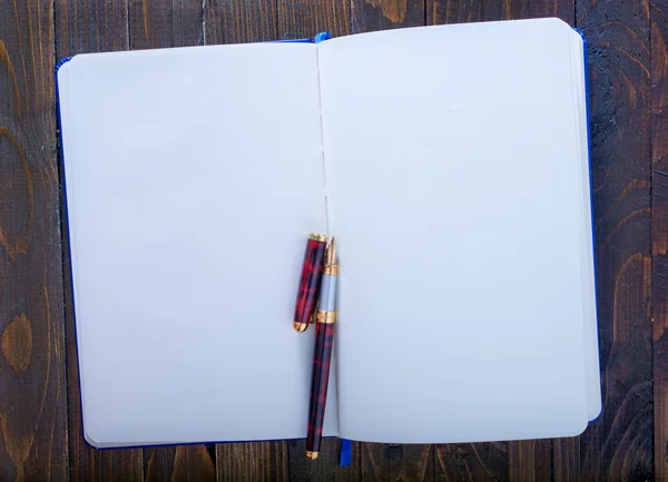 Note on a table — Stock Photo, Image