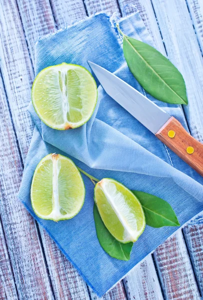 Couper les citrons verts — Photo