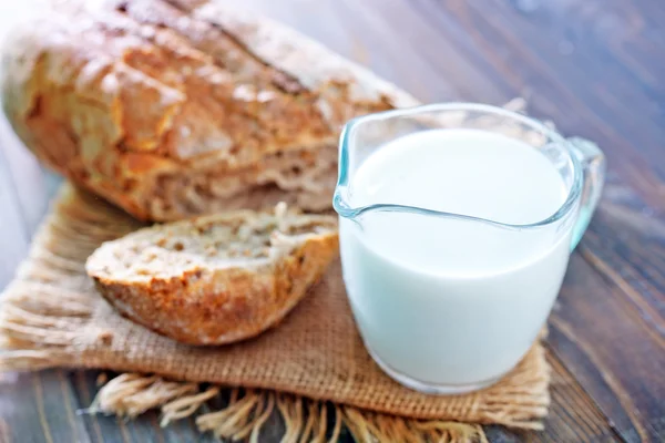 Bread with milk — Stock Photo, Image