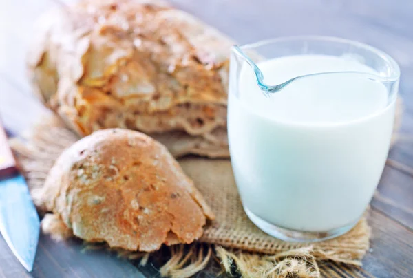 Pane con latte — Foto Stock