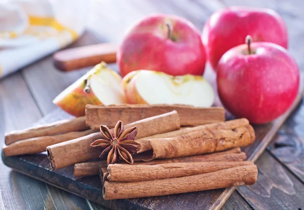 Äpplen och kanel — Stockfoto
