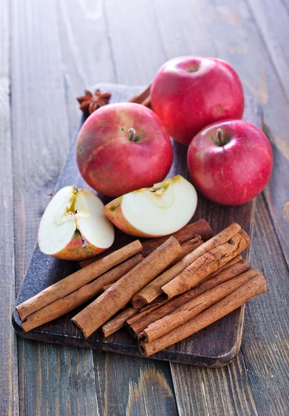 Manzanas y canela —  Fotos de Stock