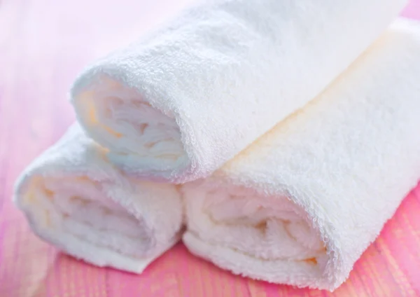 Białe ręczniki — Zdjęcie stockowe