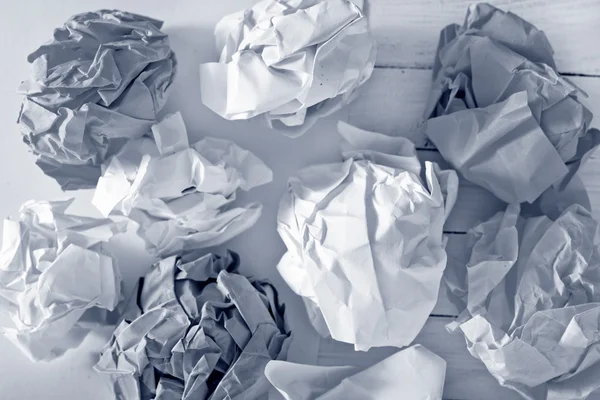 Skrynklade ihop papper förladdningar — Stockfoto