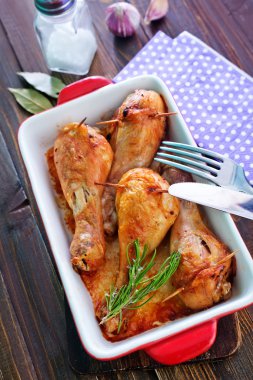 Kızarmış tavuk bacağı.