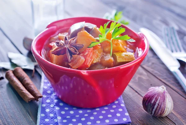 Verduras fritas y carne — Foto de Stock