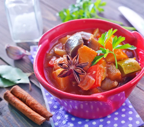 Verduras fritas y carne — Foto de Stock