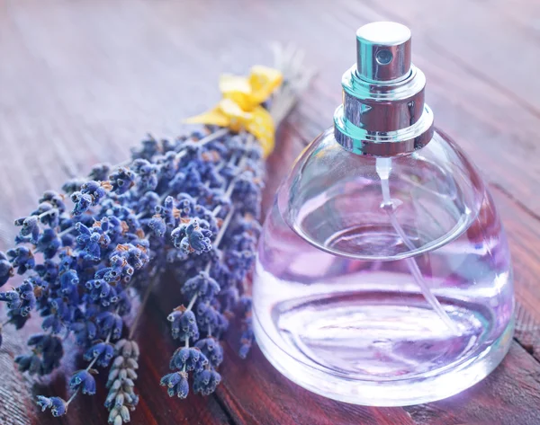 Perfumy w butelce — Zdjęcie stockowe