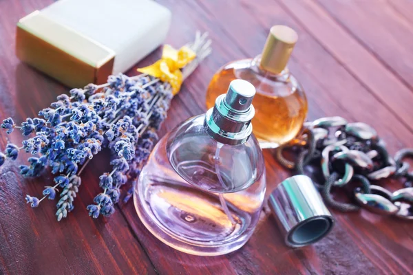 Parfum in fles — Stockfoto