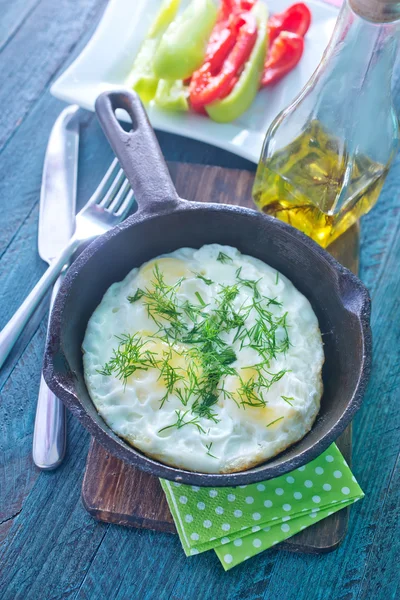 Spiegeleier zum Frühstück — Stockfoto