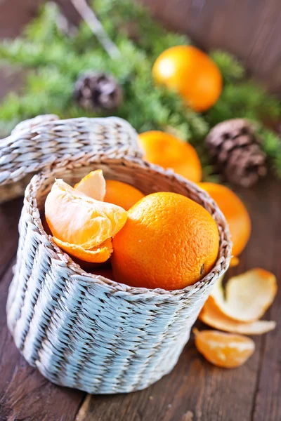 Mandarinky v košíku — Stock fotografie