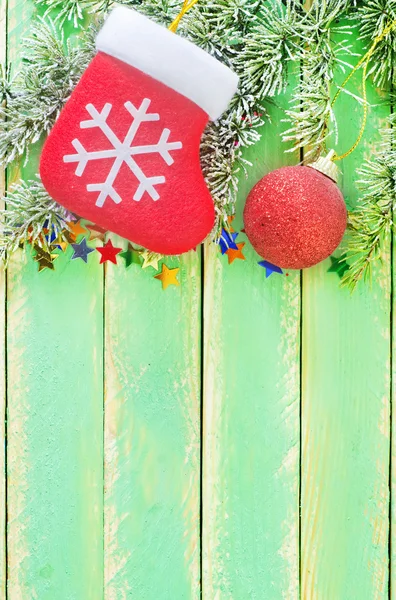 Chaussette, boule et confettis de Noël — Photo