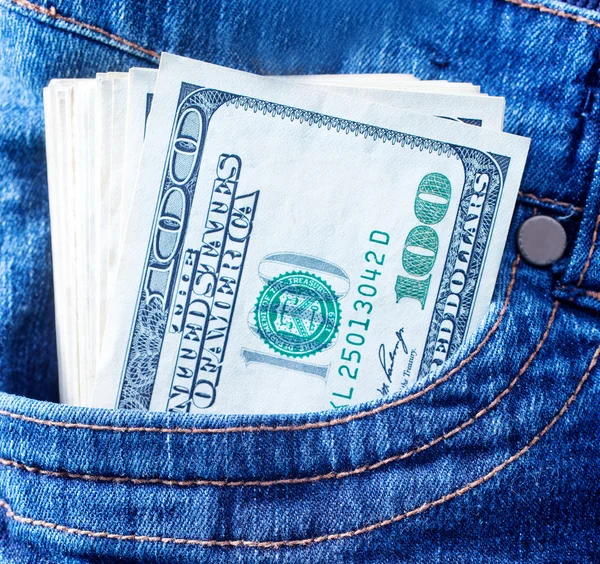 kot pantolon cebinde banknotlar