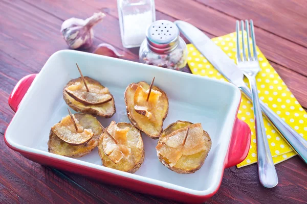 라 드와 함께 구운된 감자 — 스톡 사진