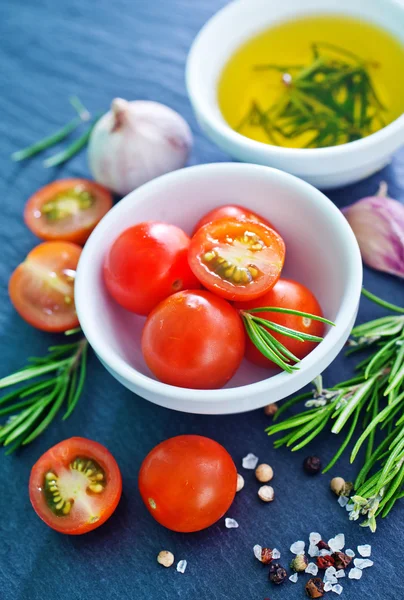 Tomates em tigela — Fotografia de Stock