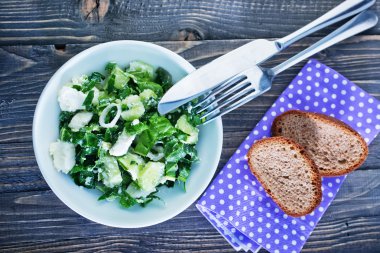 Taze yeşil salata.