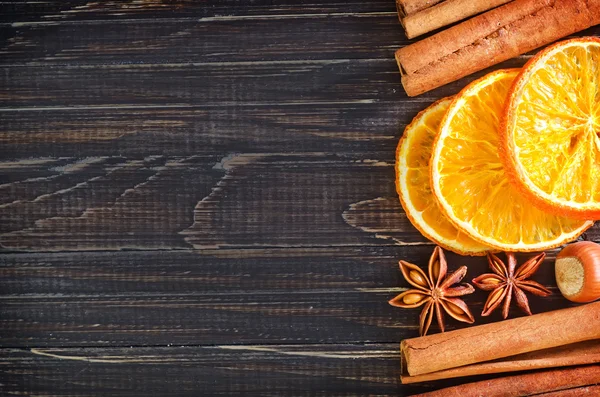 Palitos de naranja y canela en rodajas —  Fotos de Stock