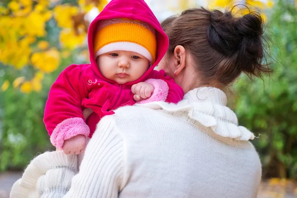 Mom and baby daughter — Stock Photo, Image