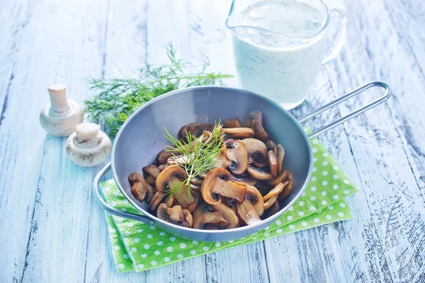 Gebakken paddestoelen — Stockfoto