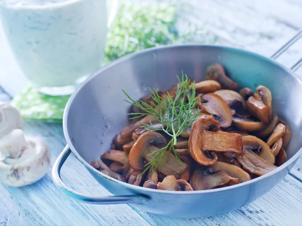 Gebakken paddestoelen — Stockfoto