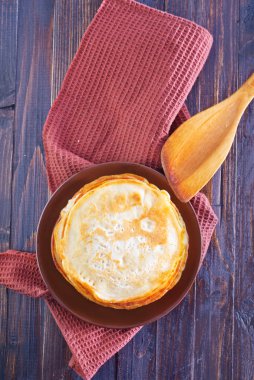 Krep kahverengi plaka üzerinde