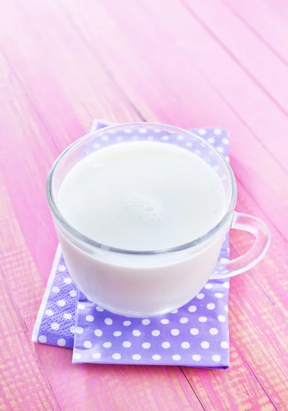 Fresh milk in the glass cup — Stock Photo, Image