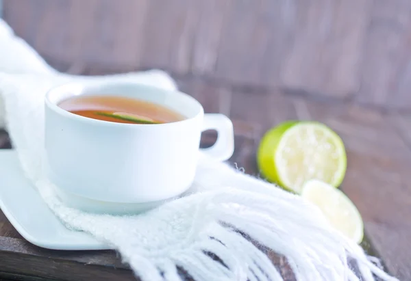 Färskt te med citron — Stockfoto