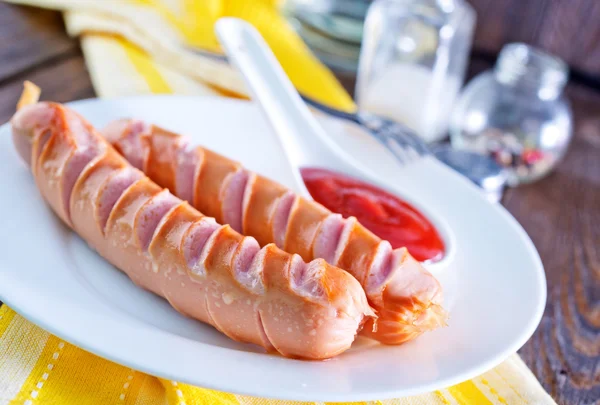 Enchidos com molho de tomate — Fotografia de Stock