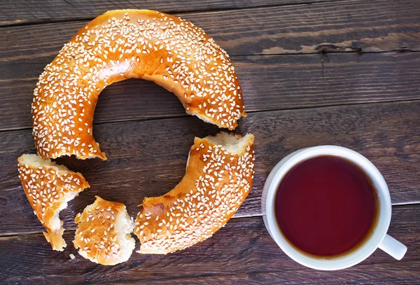 Färskt te med bagel — Stockfoto