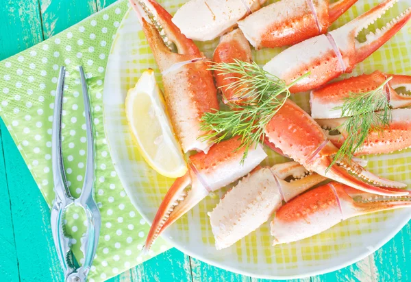 Boiled crab claws with lemon — Stock Photo, Image