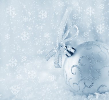 Bir tabloda Hristmas süslemeleri