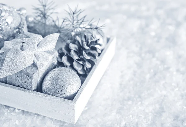 Decoração de Natal em uma mesa — Fotografia de Stock