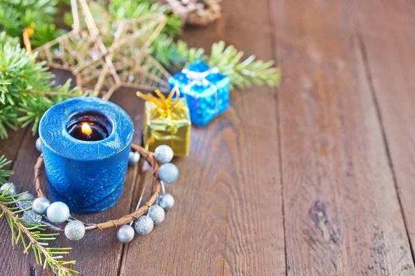 Kerstversiering op een tafel — Stockfoto