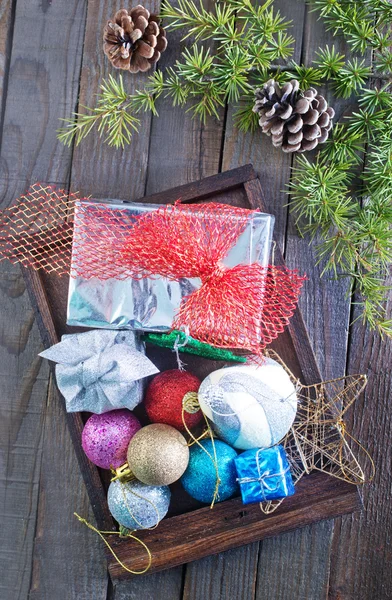 Kerstversiering op een tafel — Stockfoto