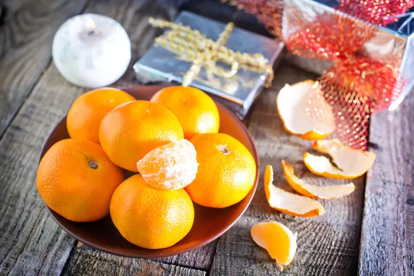 Tangerines and christmas decorations — Stock Photo, Image