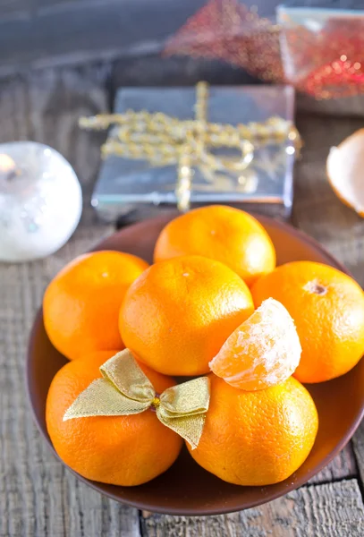 Tangerinas e decorações de Natal — Fotografia de Stock