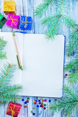 Not defteri ve Noel dekorasyon